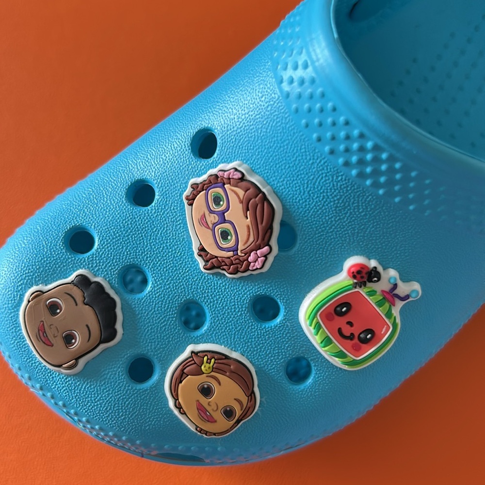Cocomelon Toddler Kids‎ Classic Crocs with Back Strap Size 10 - Picture 5 of 9